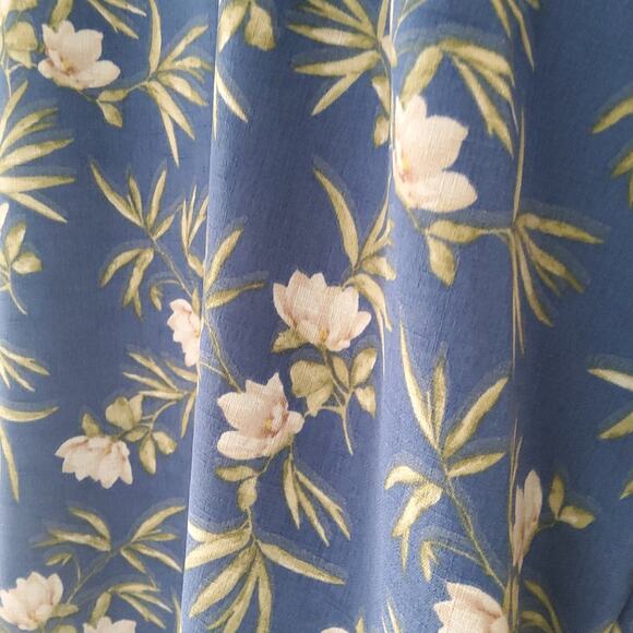 Perfect Peach Women's Sleeveless Halter Tank Top in Blue Floral - Picture 8 of 11